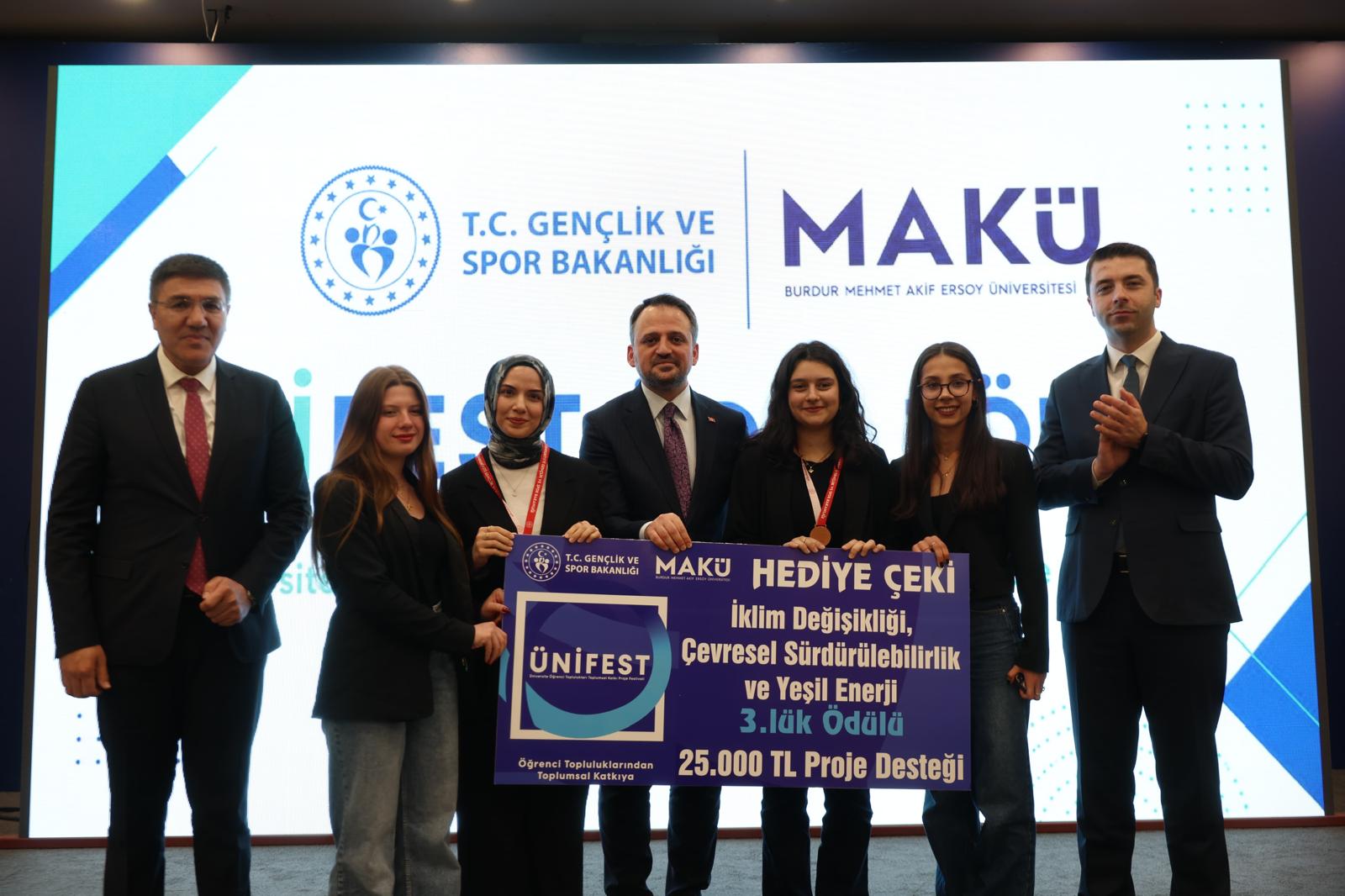 BTÜ’lü öğrencilerden ÜNİFEST’te 3 kategoride derece