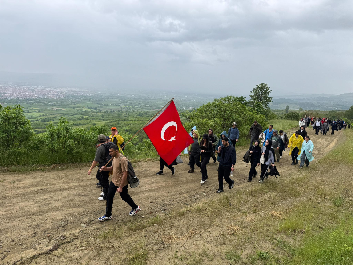 İnegöl’de Doğa Severler 19 Mayıs Ve Gençlik Haftası İçin Yürüdü