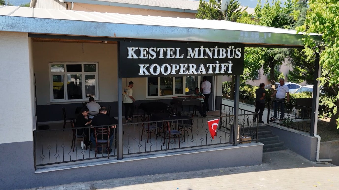 Kestel Belediyesi’nden Yeni Mahalle Minibüs Durağına Modern Dokunuş