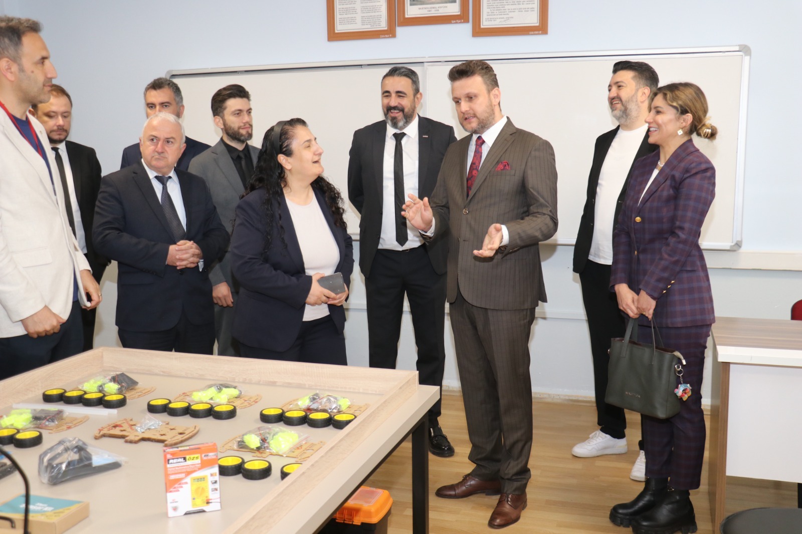 GESİAD’dan Kelesli çocuklara teknoloji desteği