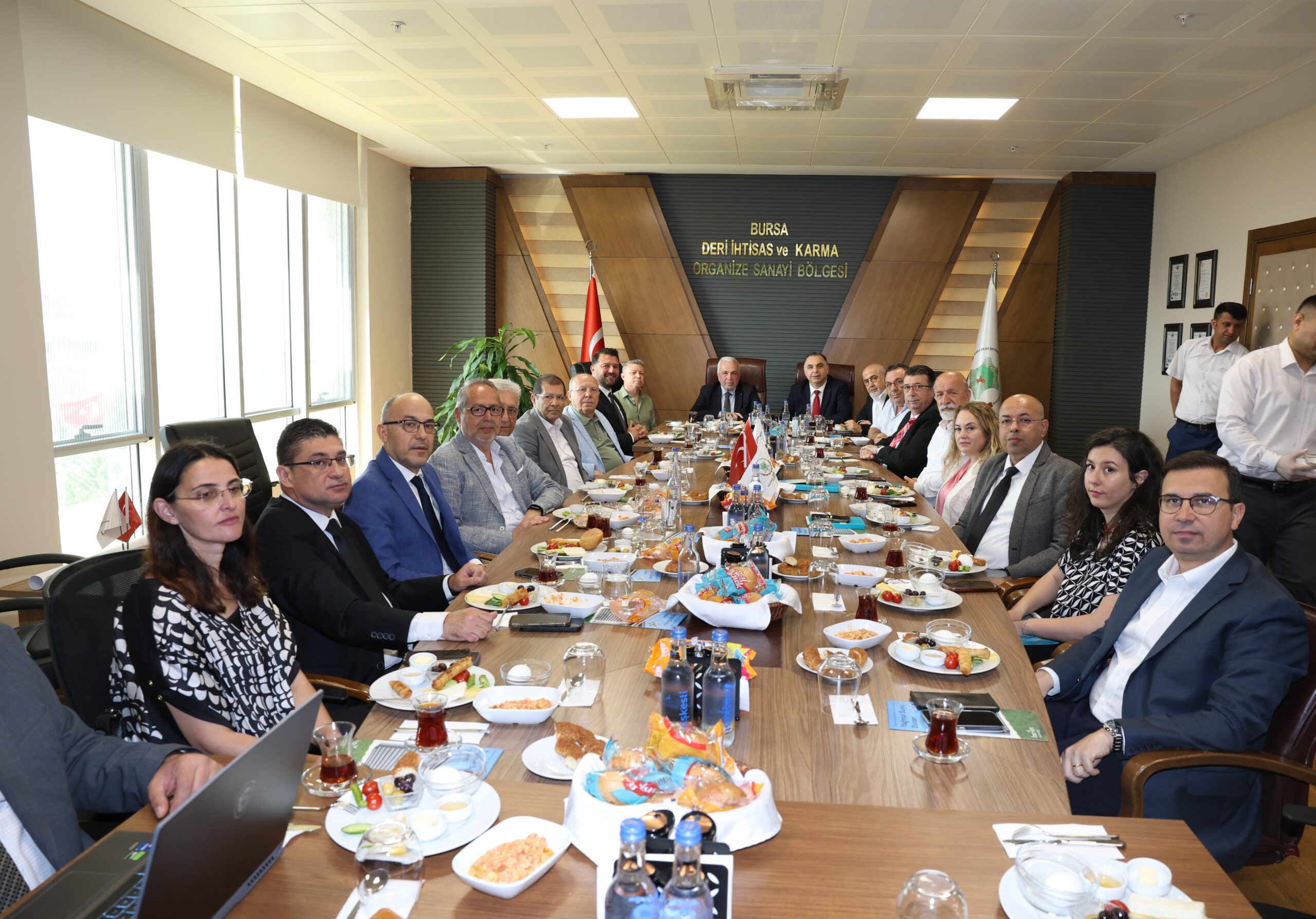Başkan Şadi Özdemir sanayicilerle buluştu