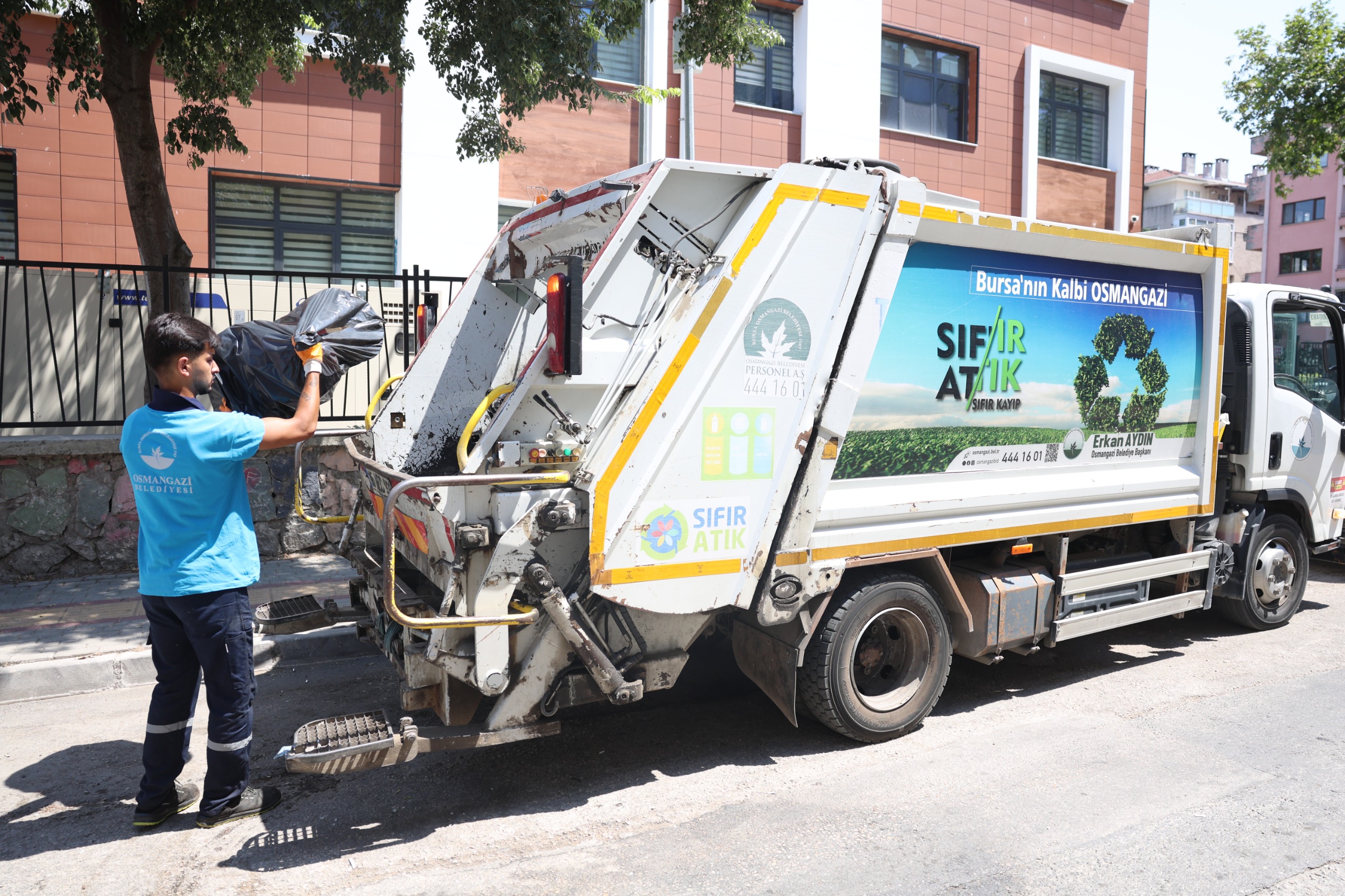 Osmangazi’de Çöp Evden 2,5 Ton Geri Dönüşüm Atığı Çıkarıldı