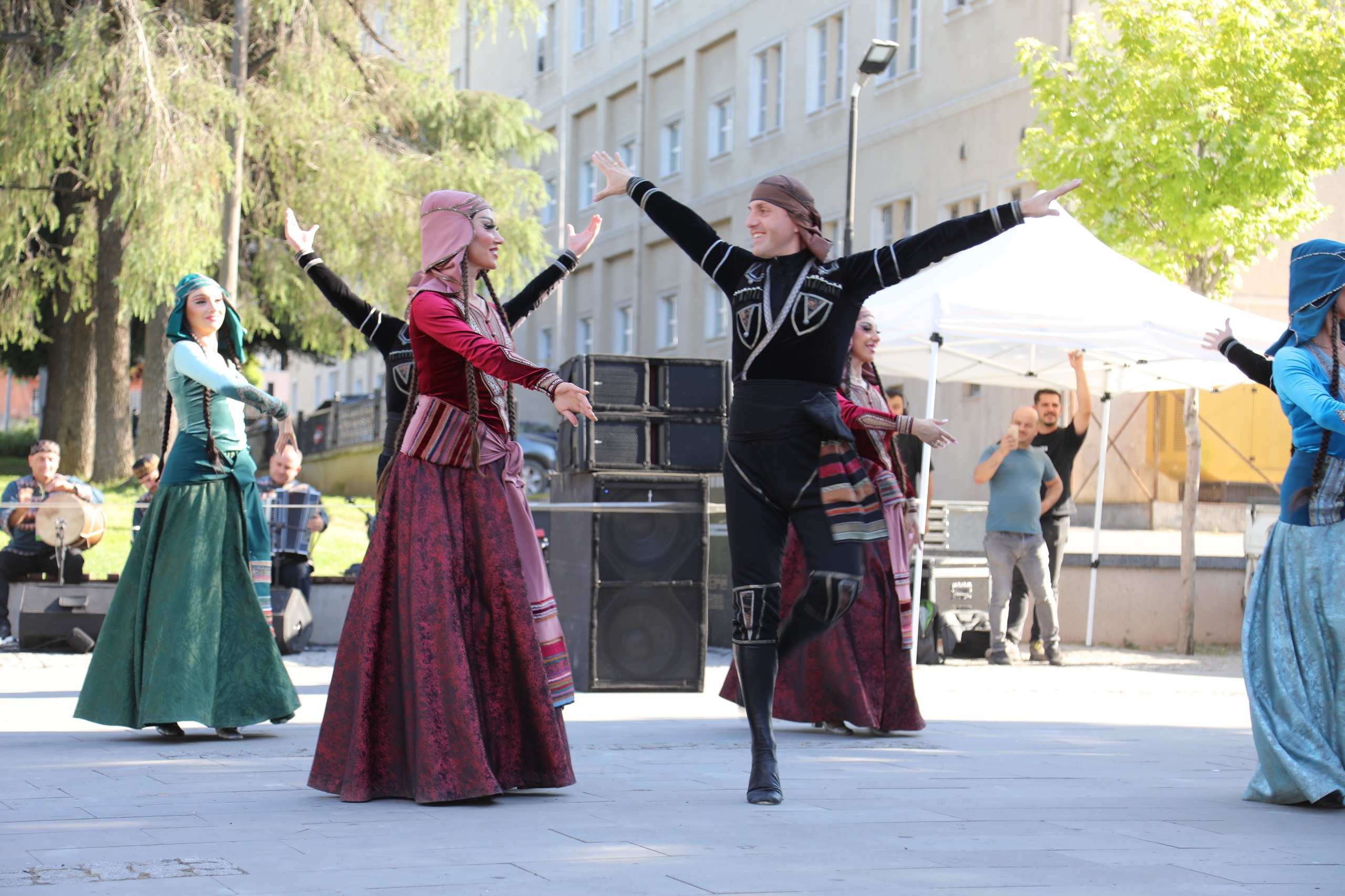 Halk dansları rüzgârı Bursa’nın dört bir yanını sardı