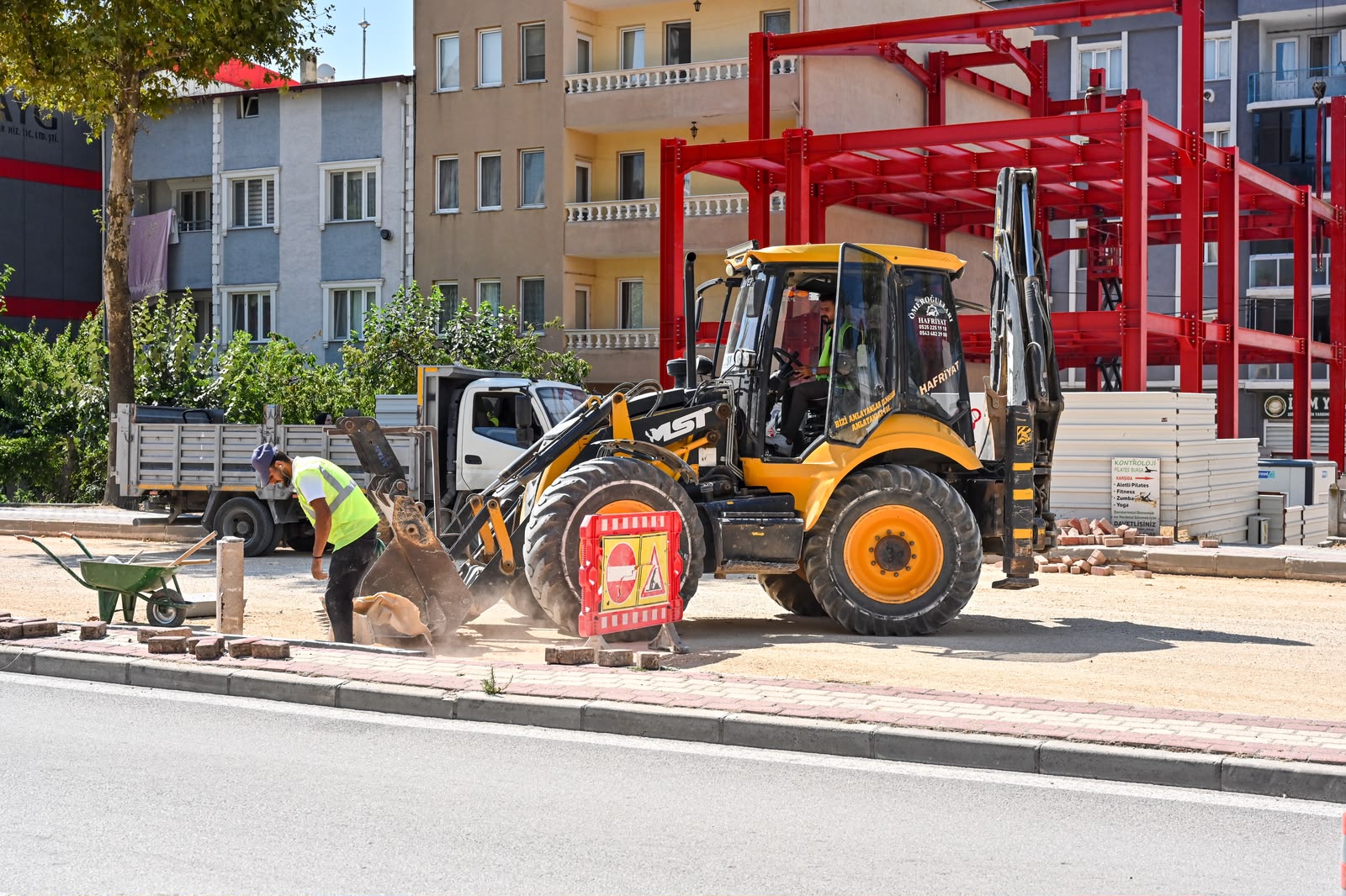 Büyükşehir Panayır’da altyapı ve yolları yeniliyor