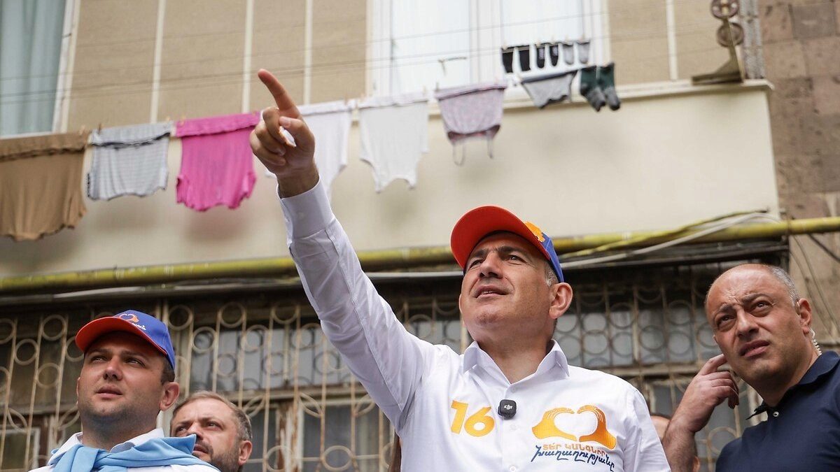 Paşinyan İstifa Edip Yeniden Başbakan Atandı