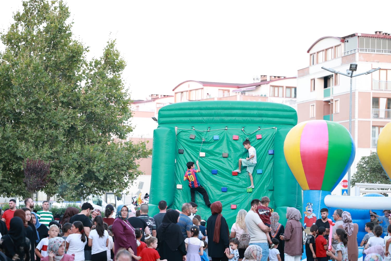 Osmangazi’nin Mahallelerinde Şenlik Var
