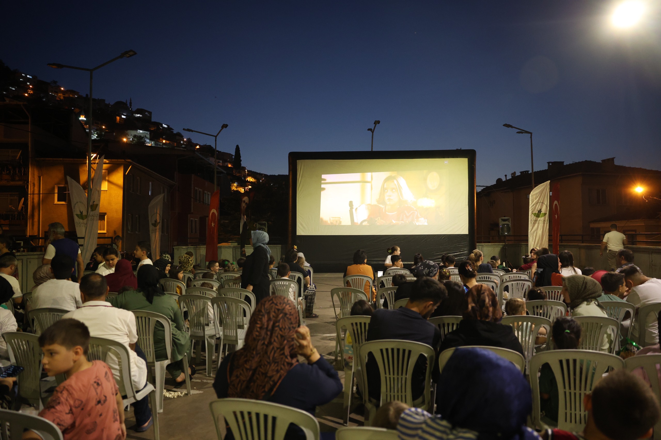 Mollafenari’de Sinema Perdesi Çocuklar İçin Açıldı