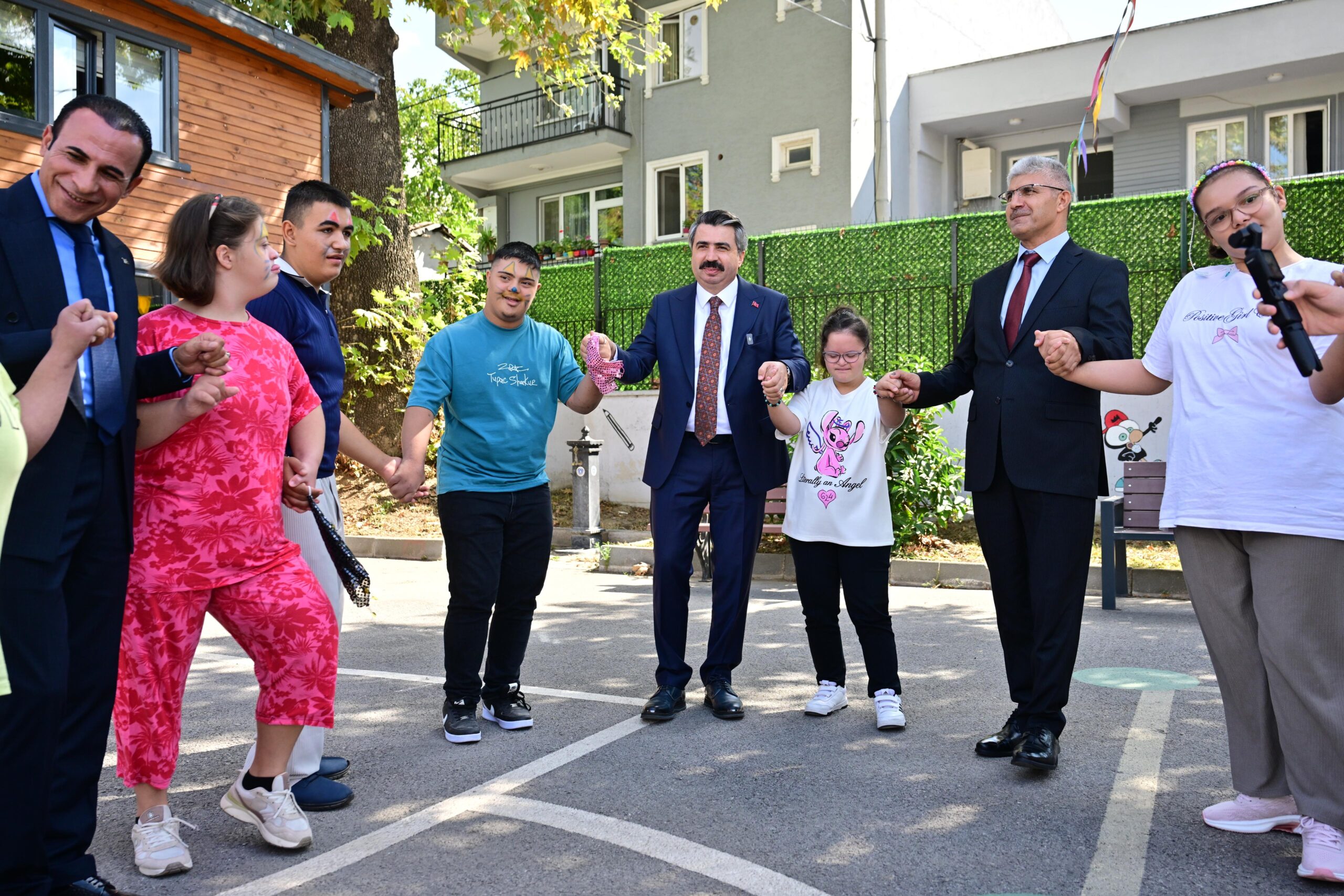 BAŞKAN OKTAY YILMAZ, ÖZEL ÖĞRENCİLERİN HEYECANINA ORTAK OLDU