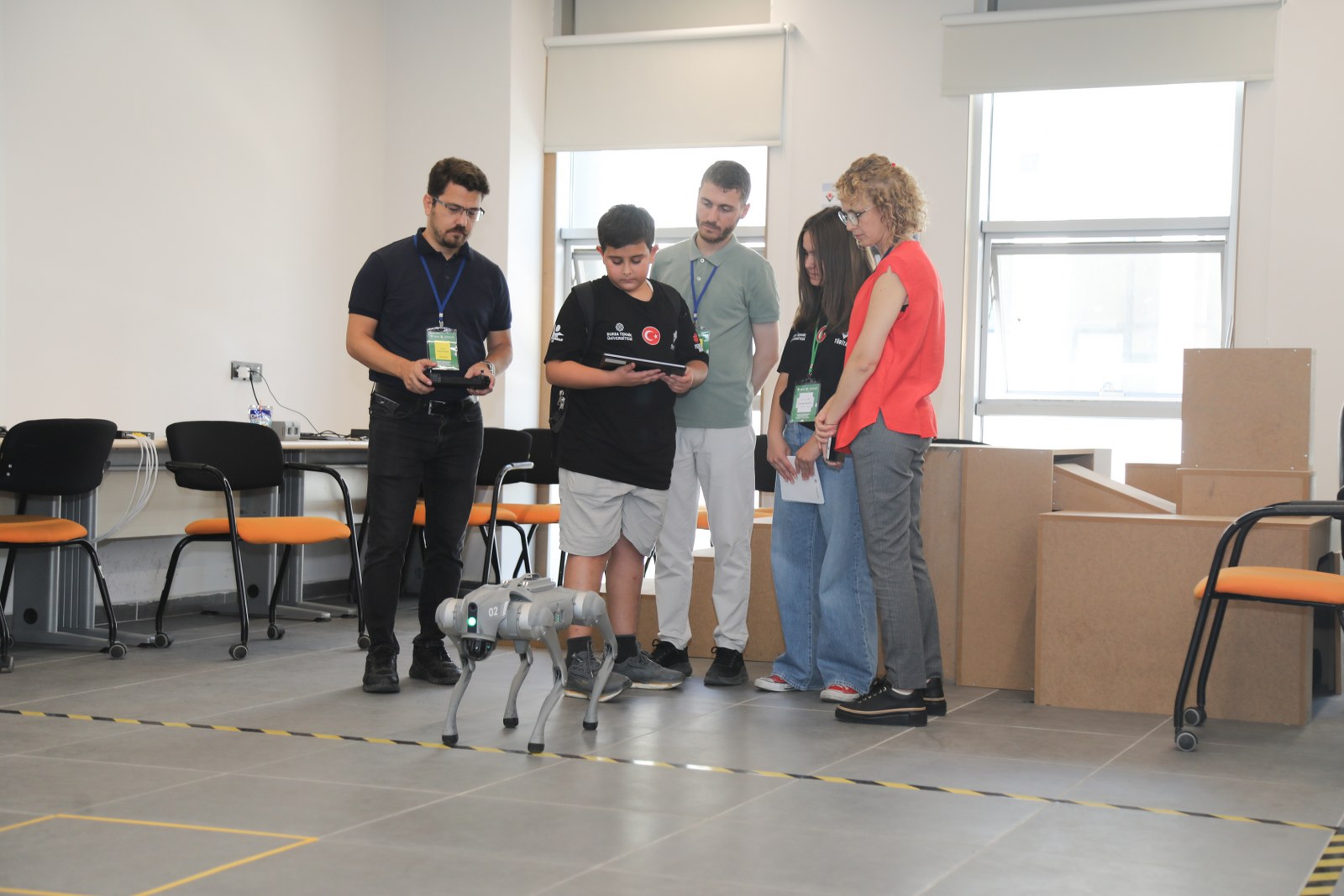 Ortaokul ve lise öğrencileri BTÜ’de robotlarla tanıştı