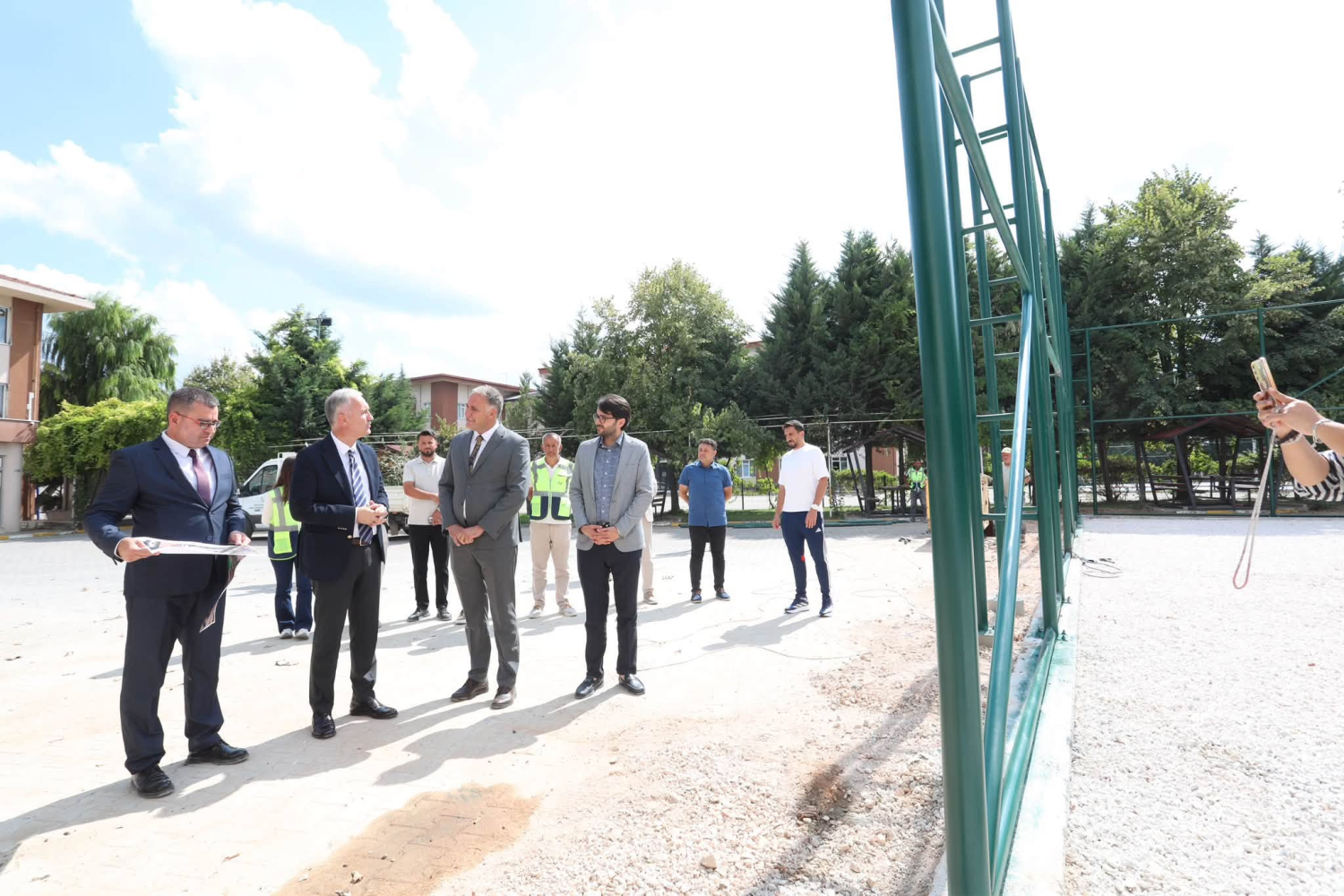 İnegöl Belediyesi’nden Mediha Hayri Çelik Fen Lisesi’ne Semt Sahası