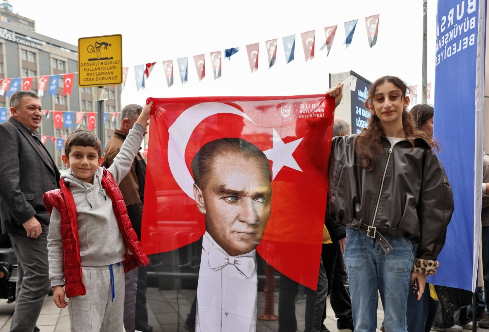 Büyükşehir’den Cumhuriyet Bayramı’na özel Türk bayraklı Atatürk posteri