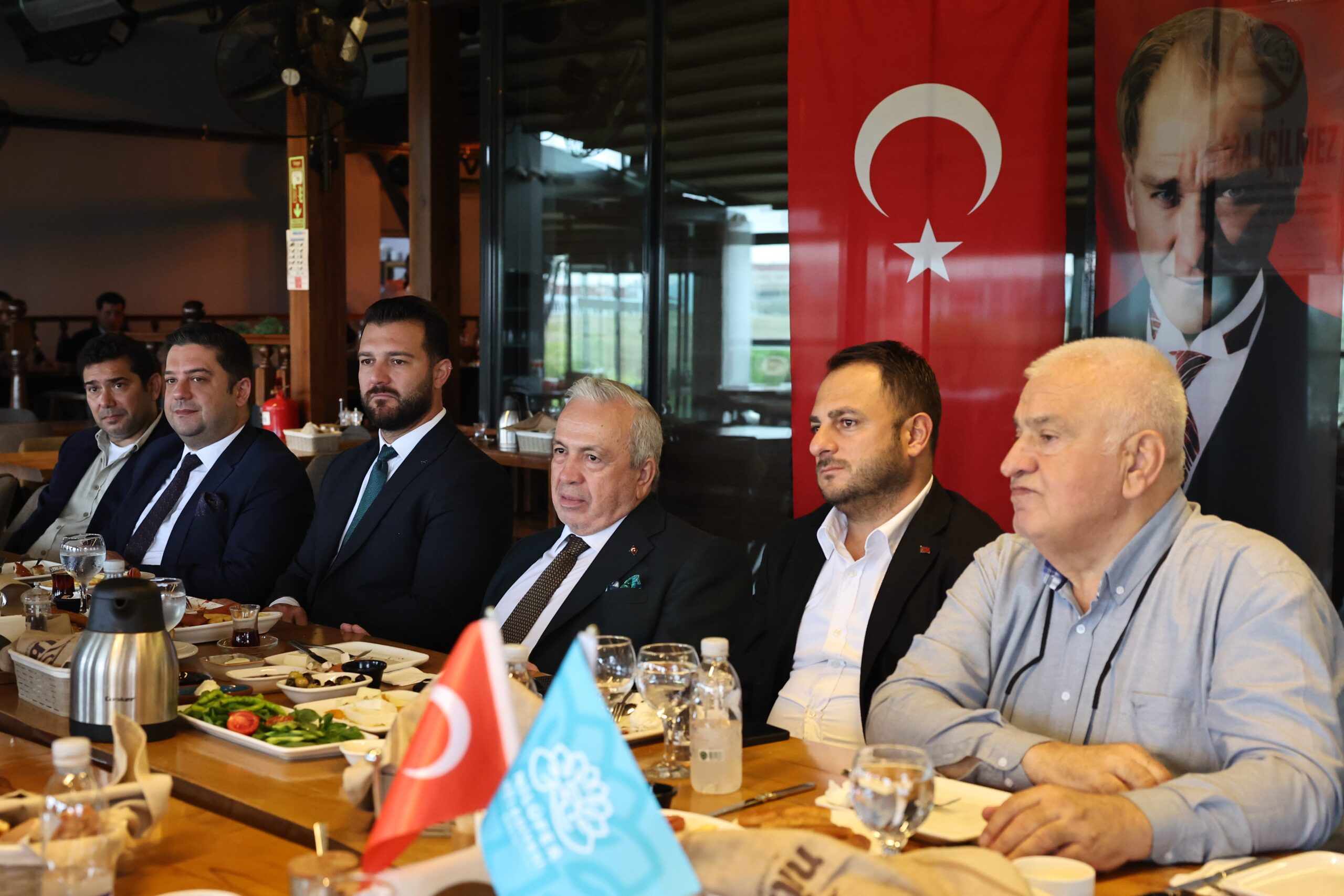 Başkan Şadi Özdemir Bursaspor tribün liderleriyle bir araya geldi