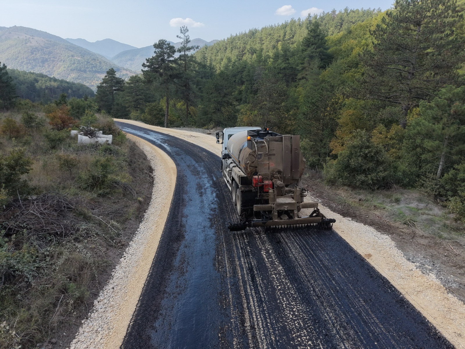 Büyükşehir, Osmangazi’de 10 kilometrelik yolu yeniledi